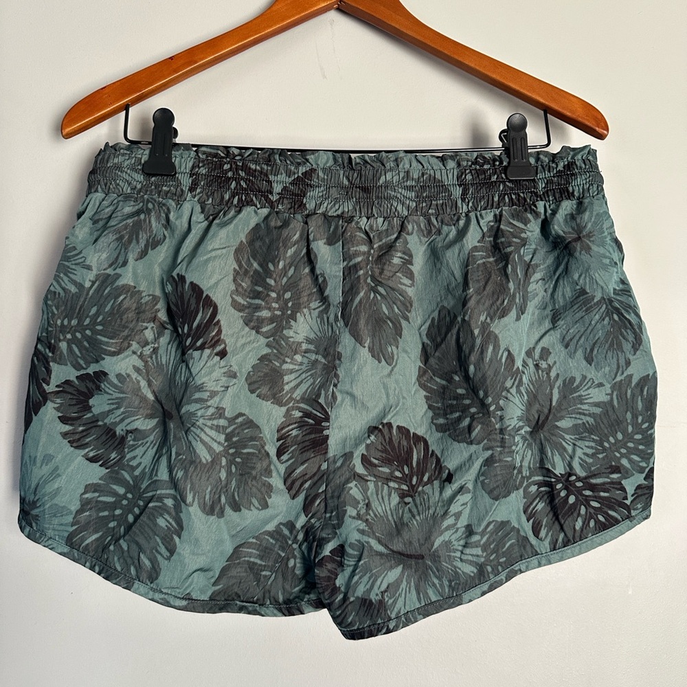 Aerie Leaf Pattern Drawstring Athletic Shorts Siz… - image 3